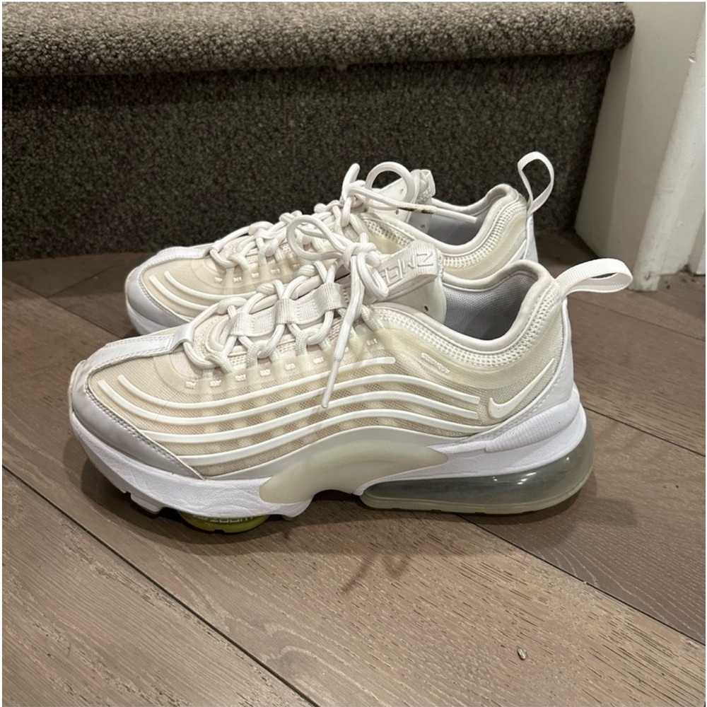 Nike air maxes